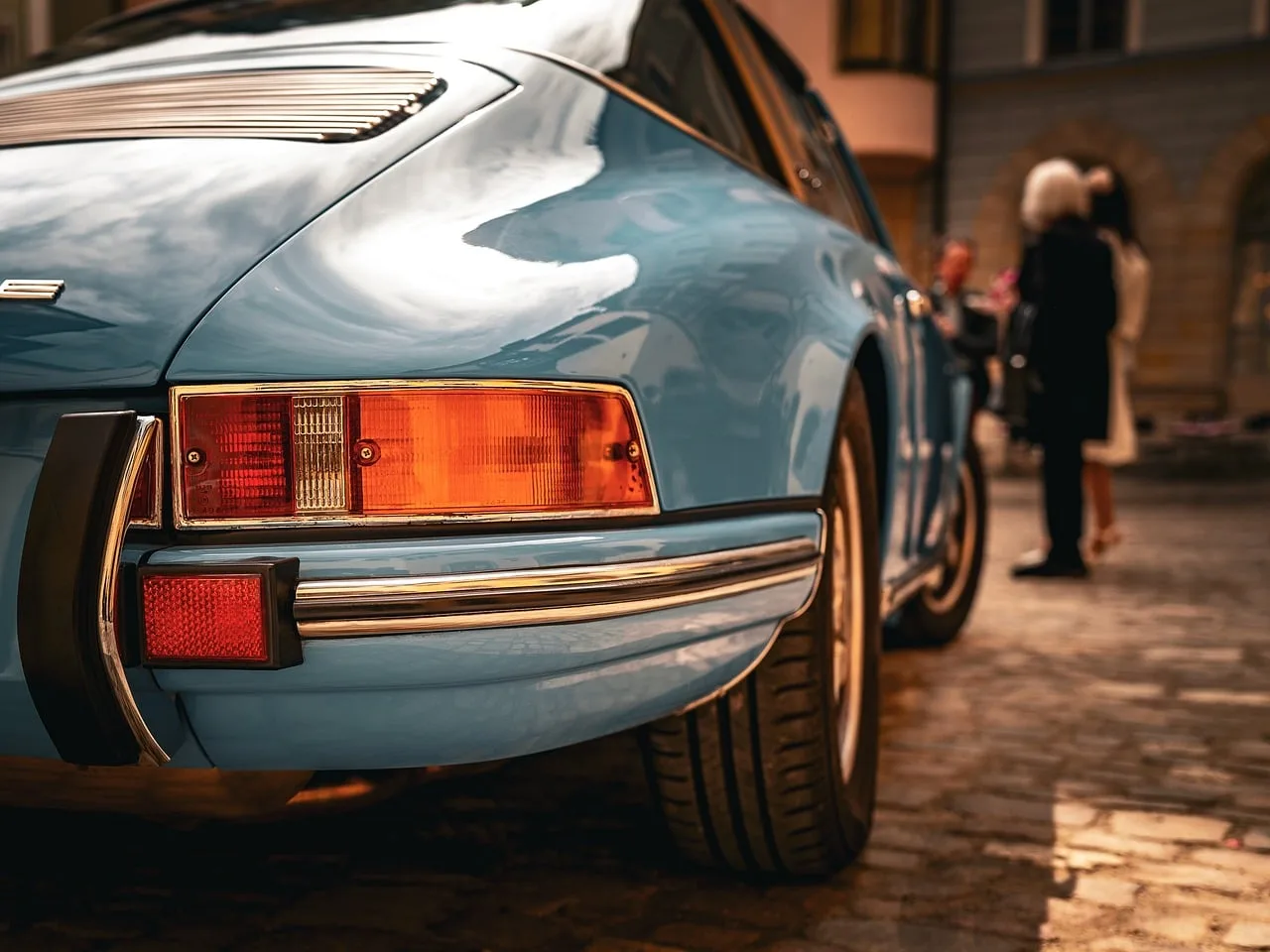 How to use paint sealant on a car